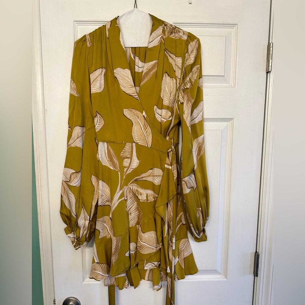 Banana Republic Dress size S print long sleeve satin dress perfect for fall.